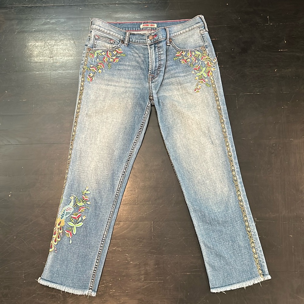 Jonny Wass jeans size 28. Embroidered ankle crop mid rise.